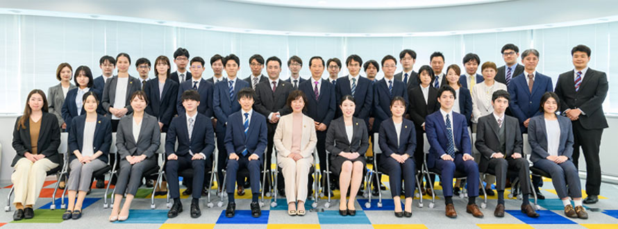 Group photo of staff at Minatomirai Patent Firm