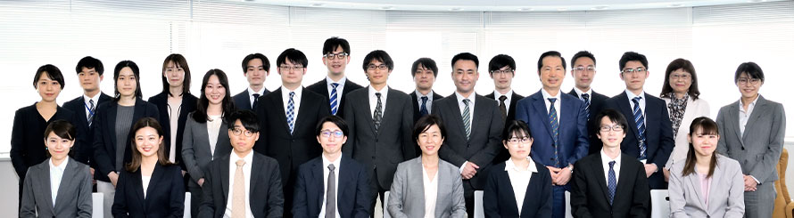 みなとみらい特許事務所の所員集合写真