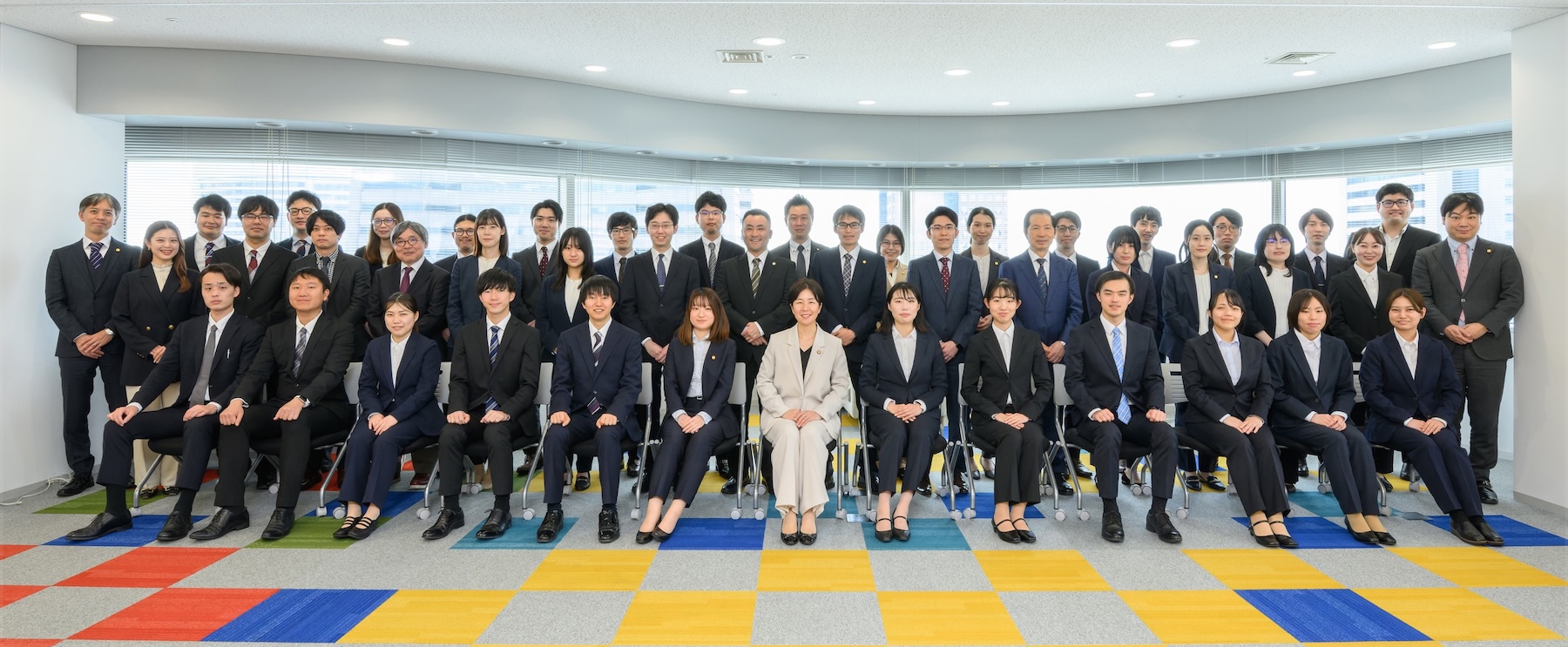 各法律分野・技術分野を専門とする弁理士・スタッフ